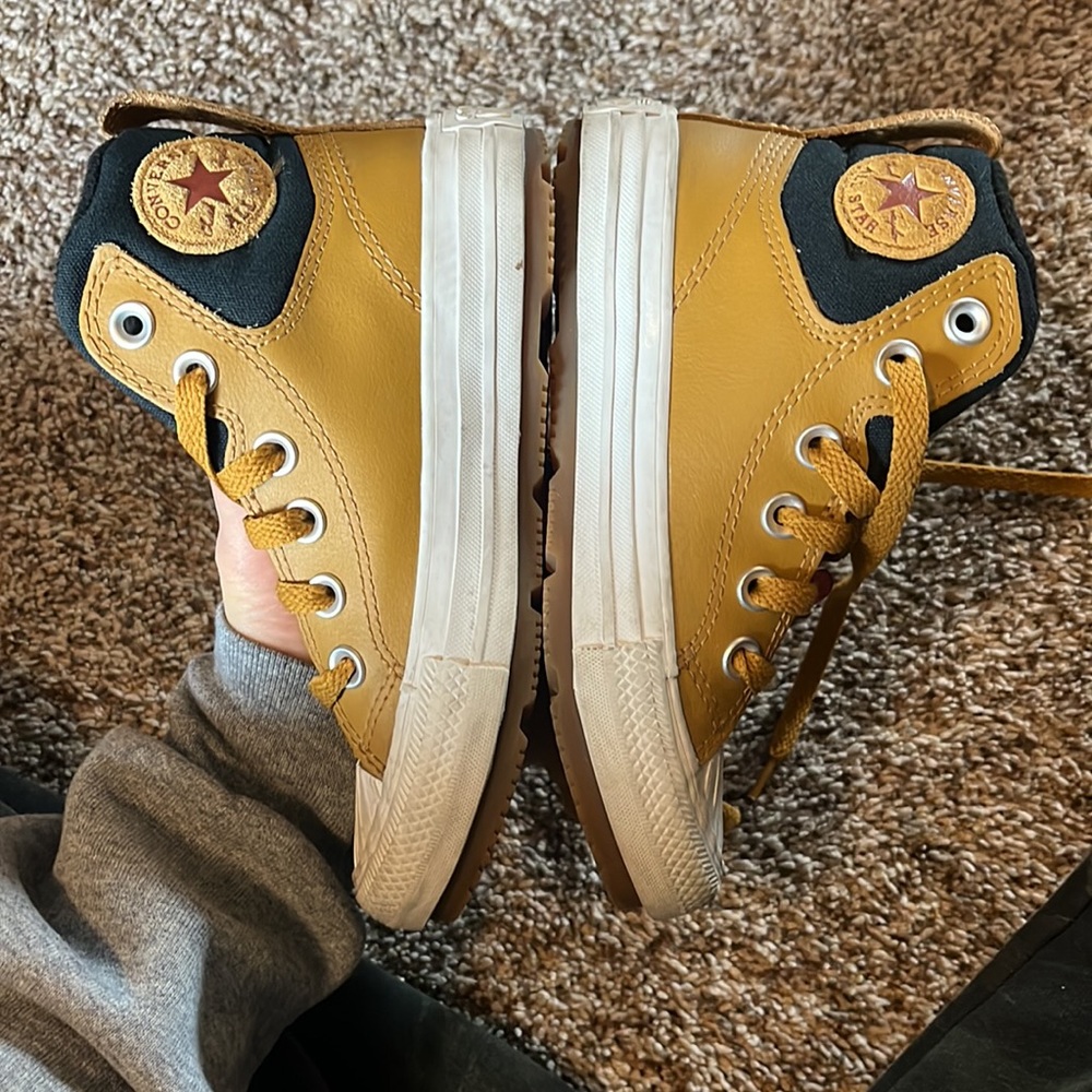 Kids tan Leather converse boots/counter climate - size 12.5